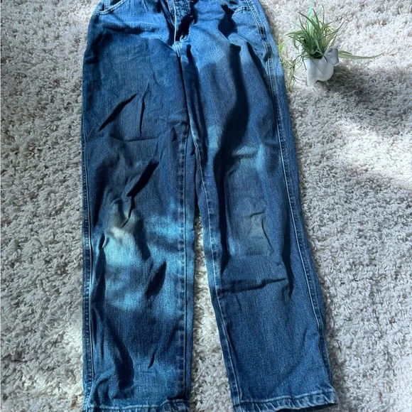 Lee Mom jean’s straight leg denim boyfriend jeans with stretchy waistband